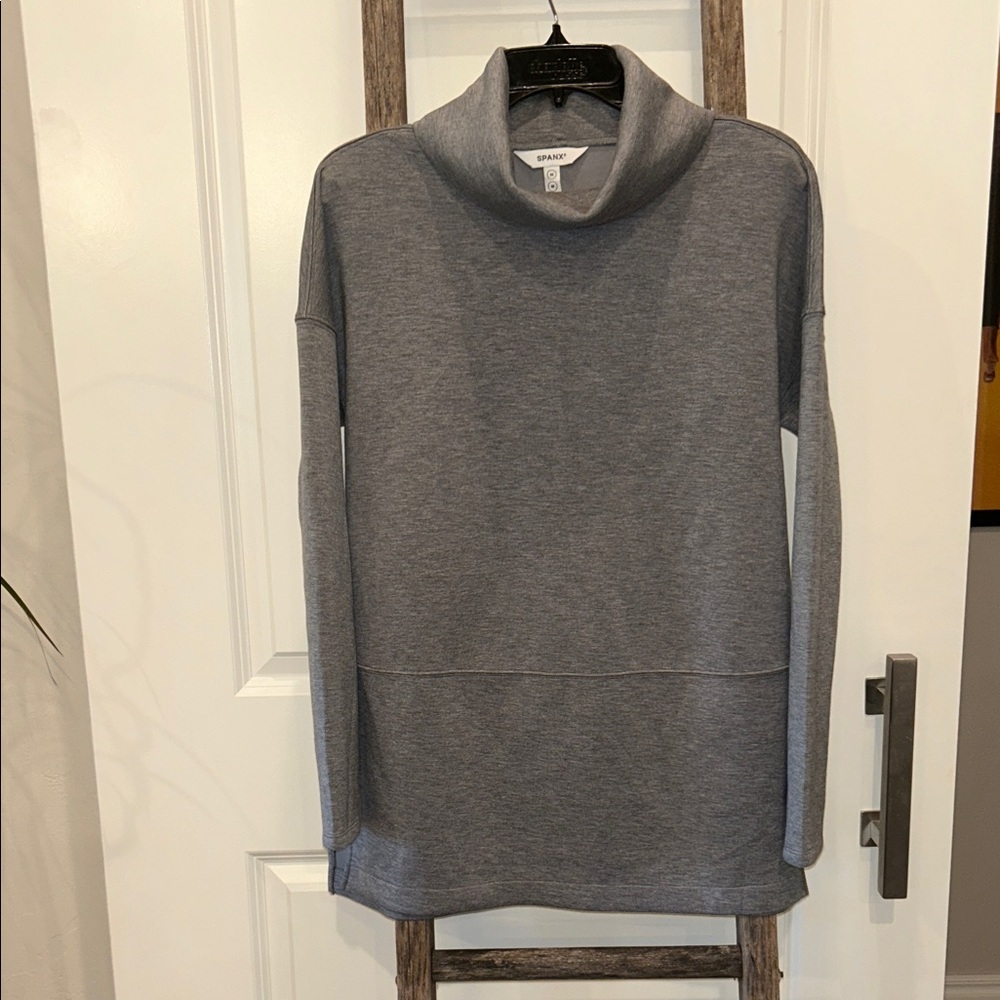 Spanx Air Essentials Charcoal Turtleneck Sweater. Soft & smooth texture. Size M